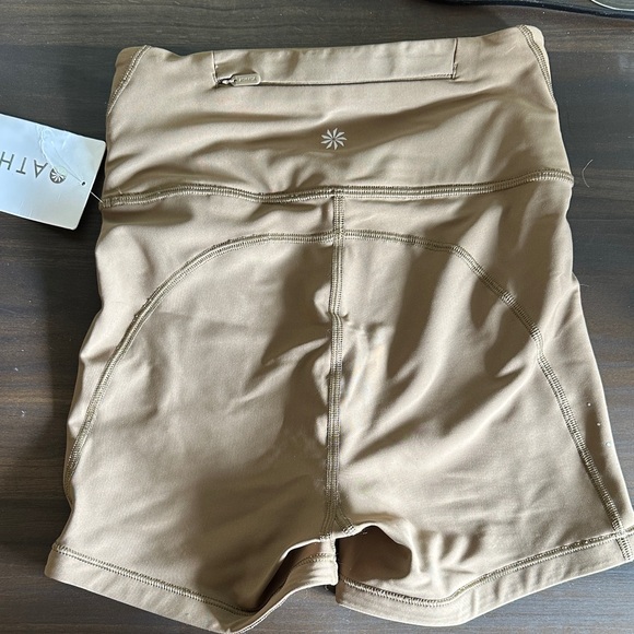 Athleta Pacesetter 4” Shortie - Picture 4 of 7